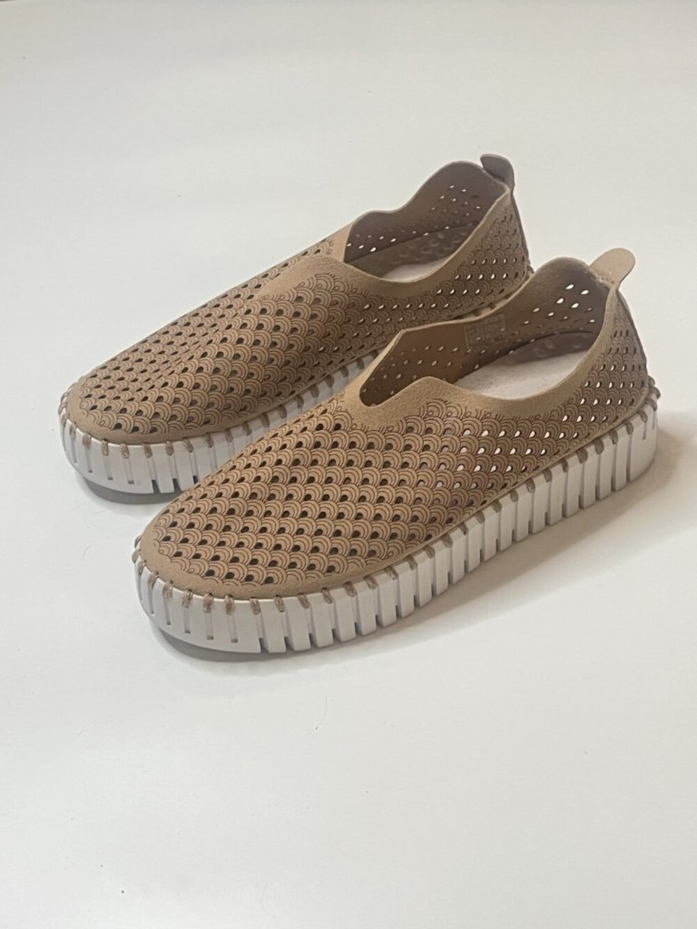 Isle Jacobsen Tulip 139 Slip On Shoes Sz 38 Sz 8 Tan Laser Cut Comfort Scandi